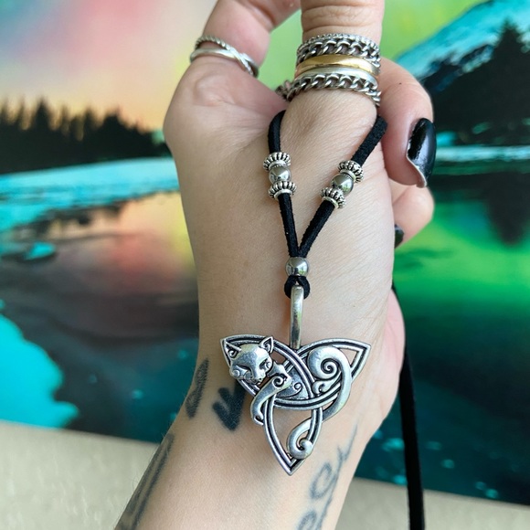 Celtic knot cat fox charm on black adjustable cord - Picture 8 of 10